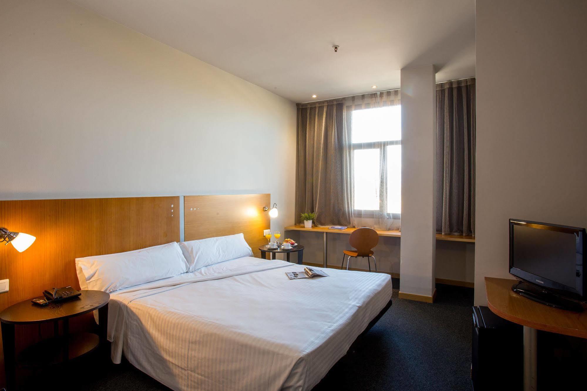 Hotel Barcelona Mollet Porta De Gallecs 3*